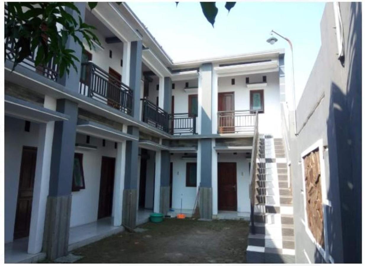 Griya Anugerah Hotel Mojokerto Exterior photo